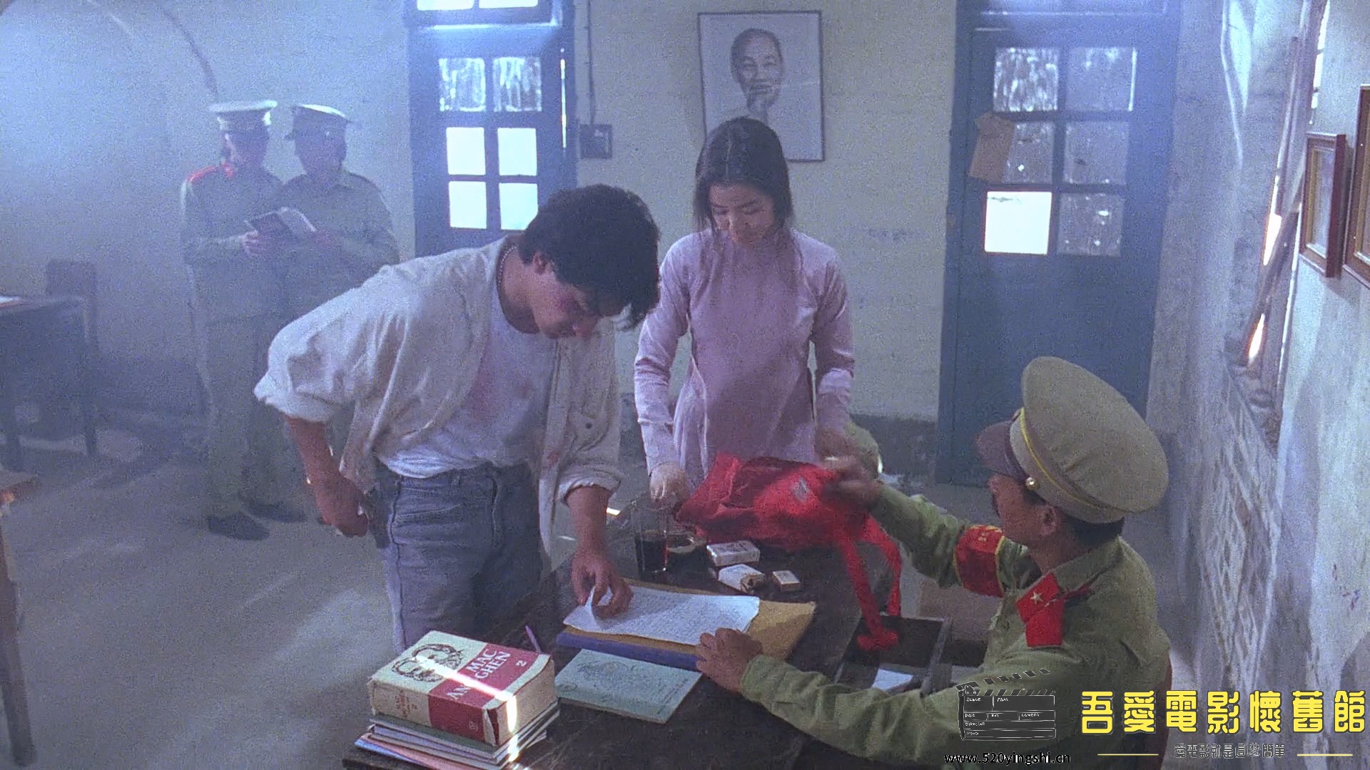 爱人同志.1989.BDRip.2AC3.HKFACT.mkv_20221229_215737.985.jpg