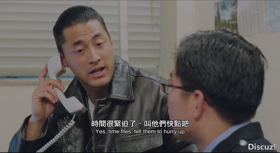 3个受伤的警察 .国粤语硬中英字.小黄君合成.mkv_20240928_163645.329.jpg