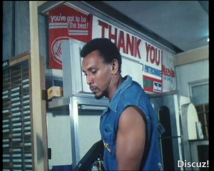 1986.血刃边缘.双面英雄.mp4_20250212_211341.135.jpg