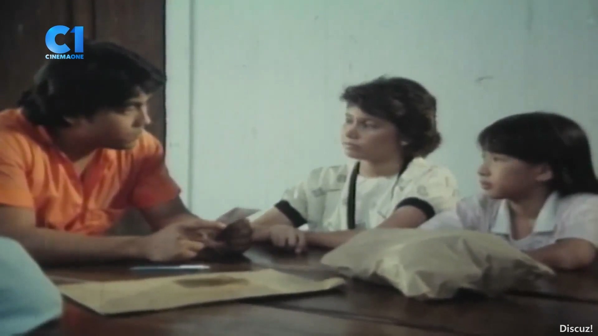 A.Man.with.a.Thousand.Volts Pepeng.Kuryente.1988 tt0482063.mp4_20250212_220650.067.jpg